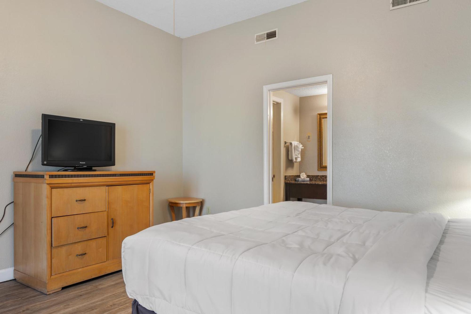 Ocean Crest Inn And Suites Myrtle Beach Room photo