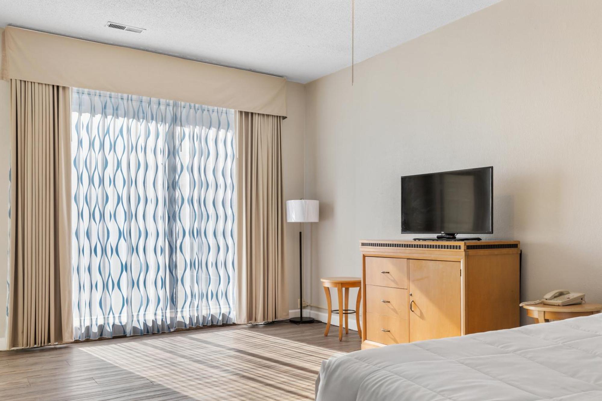 Ocean Crest Inn And Suites Myrtle Beach Room photo