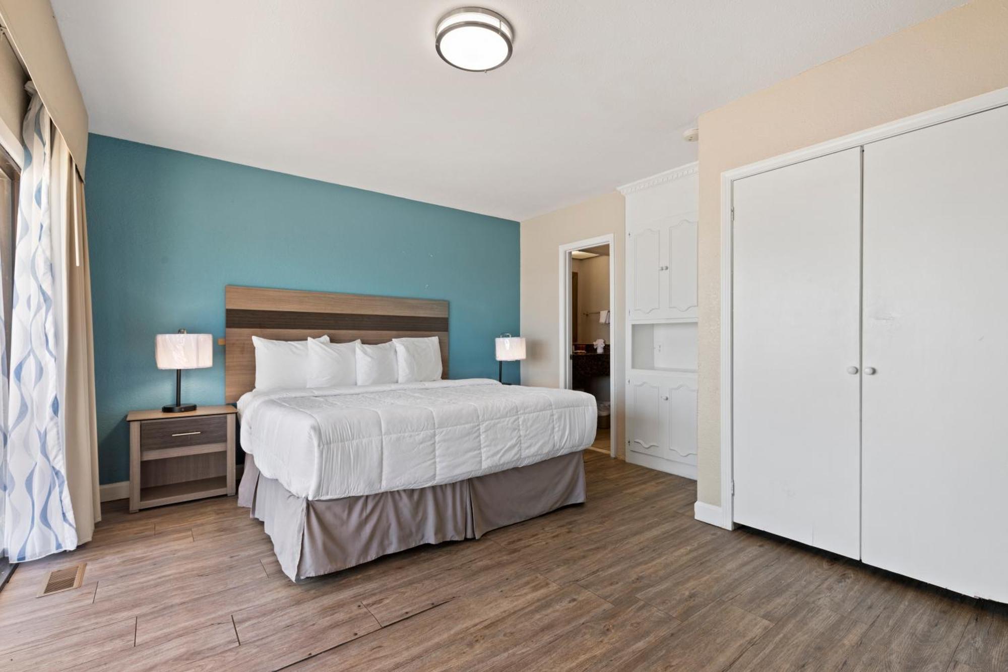 Ocean Crest Inn And Suites Myrtle Beach Room photo